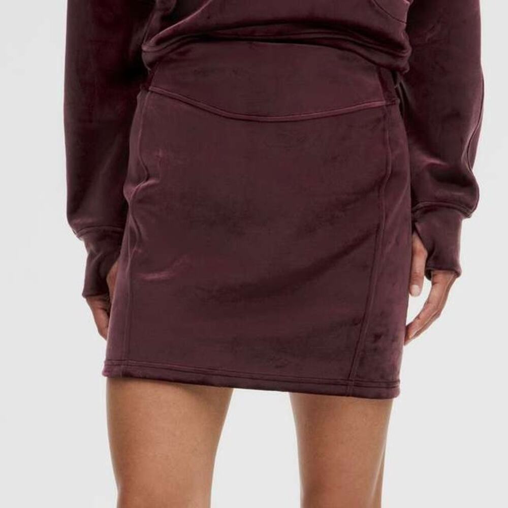 Lululemon NWT Scuba High-Rise Mini Skirt Velvet Garnet Size XS Plush Super Soft